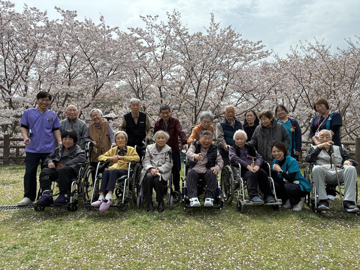 デイケアにて恒例のお花見を行いました